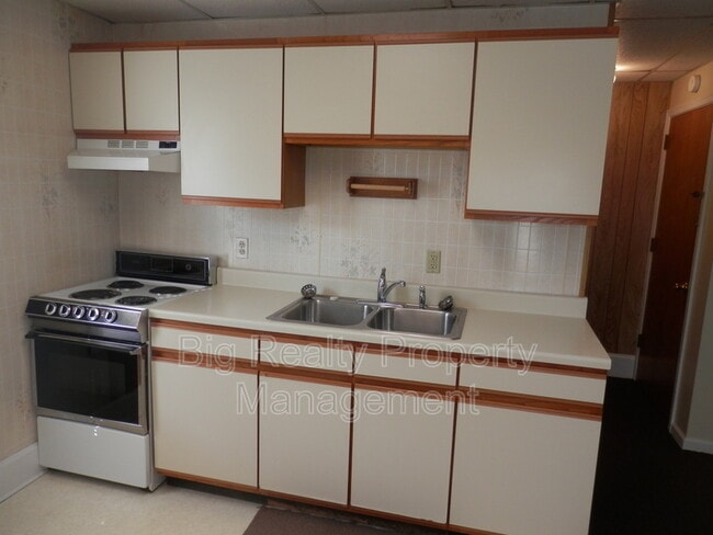 Foto del edificio - 70 N Main St