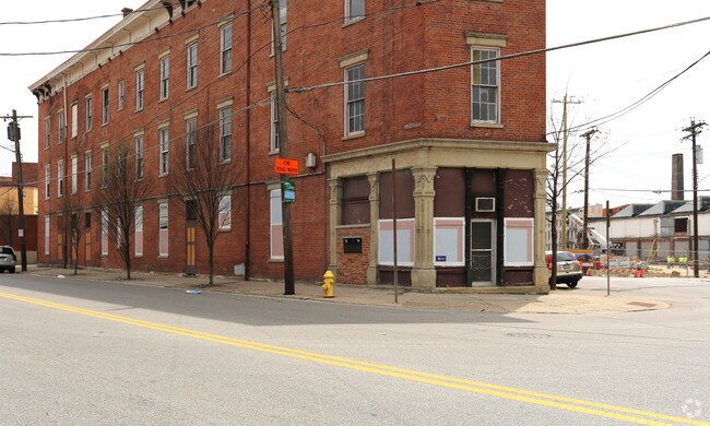 Building Photo - 1936-1942 Race St