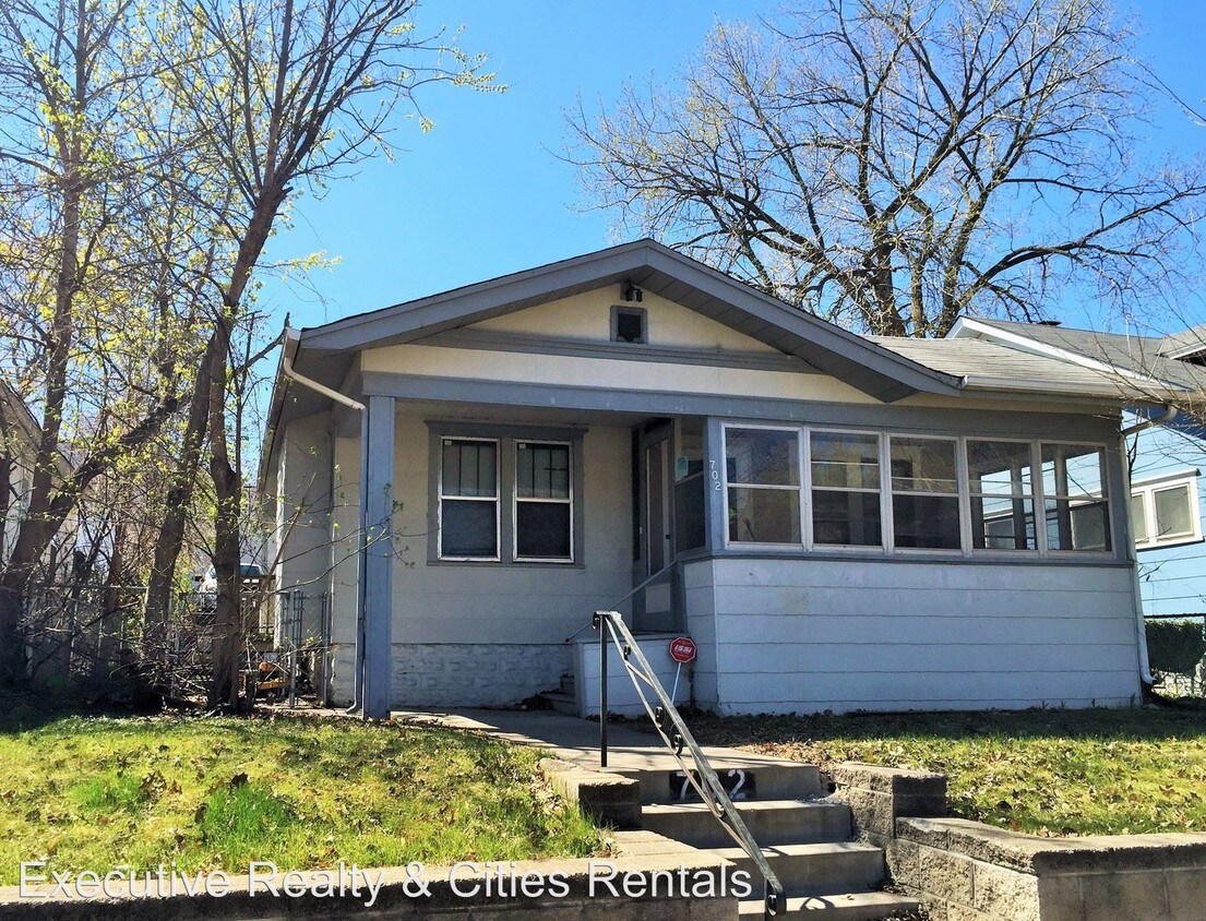 Primary Photo - 702 Fuller Ave