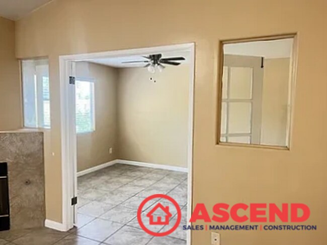 Foto del edificio - Lovely 3 Bedroom Home Off Stockdale Hwy!
