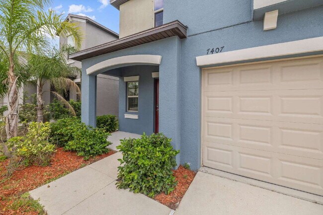 Foto del edificio - "Spacious 5-Bedroom Retreat in Tampa with 2.5 Baths and 2,215 Sq Ft of Comfort!"