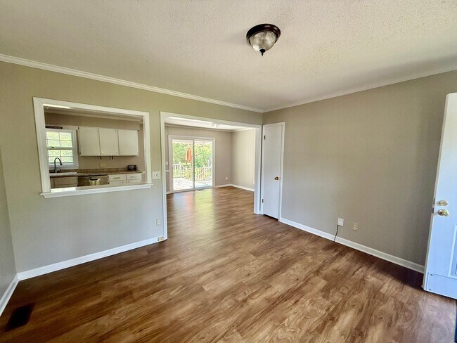Foto del edificio - Three bedroom, 1.5 bath house in Elon