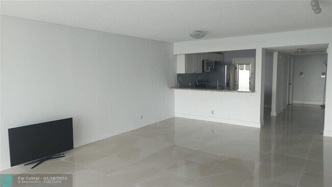 Foto del edificio - 3051 N Course Dr