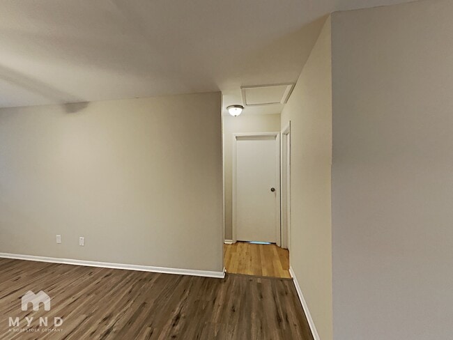 Building Photo - 400 Lady Guinevere Way