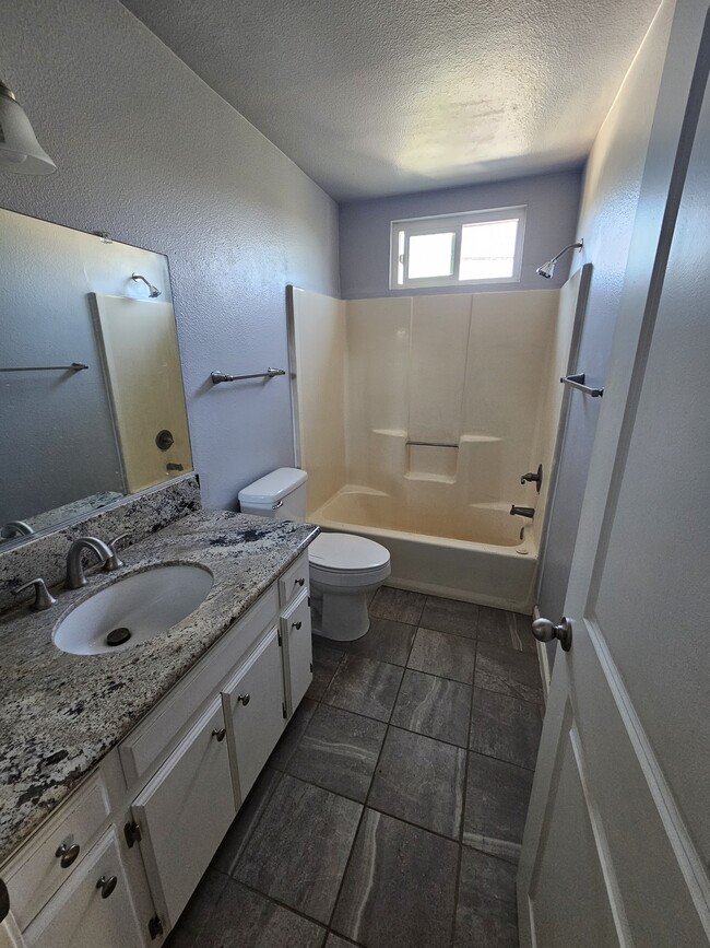 Bathroom - 4428 N Lakewood Blvd