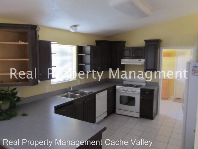 Building Photo - 3 br, 2 bath House - 221 E 570 N