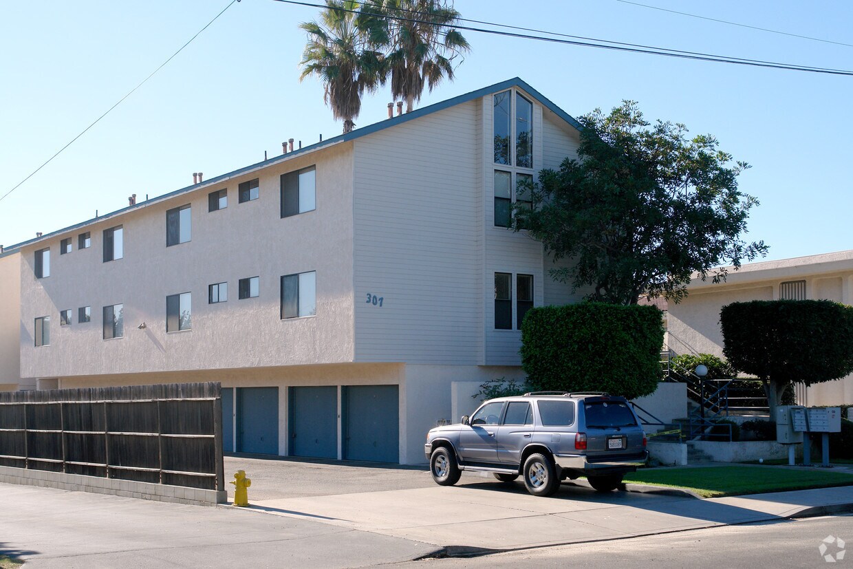 Building Photo - 307 Chestnut Ave