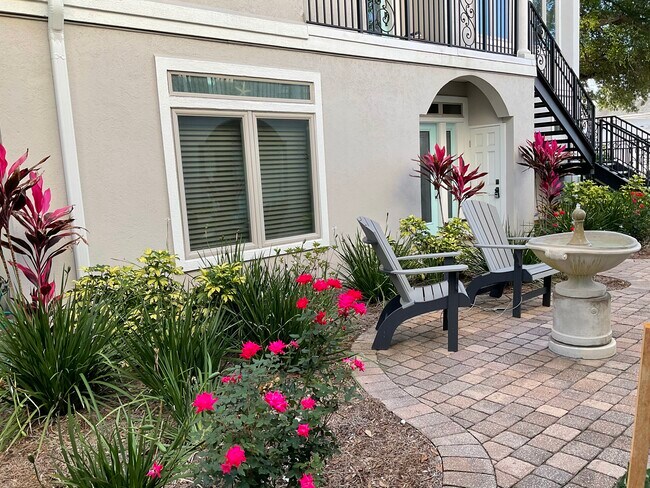 Building Photo - 335 Ahern St