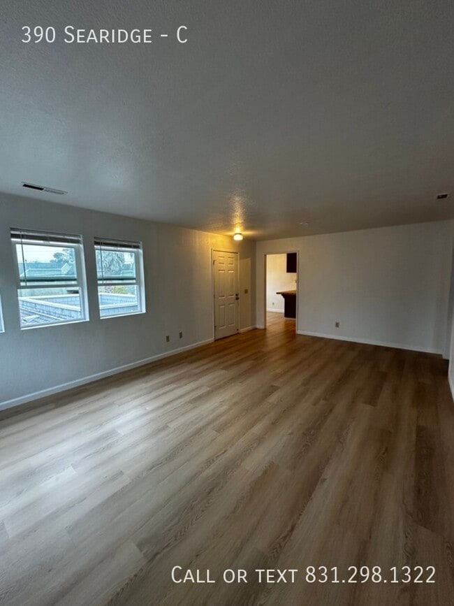 Building Photo - 390 Searidge-C