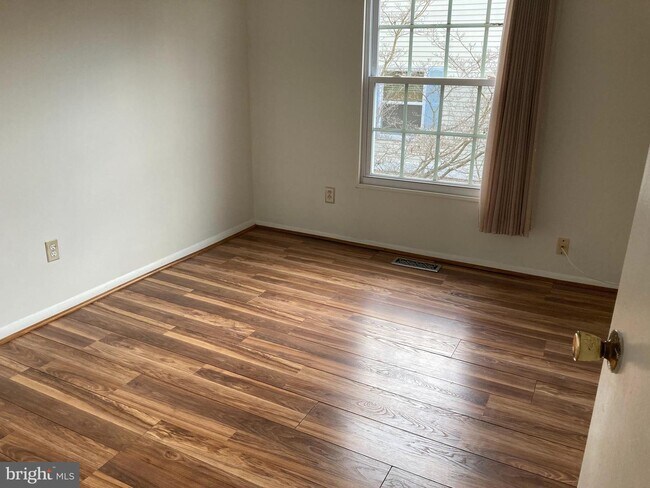 Building Photo - 33 Falls Chapel Way