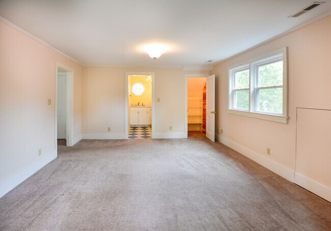 Foto del edificio - 10 Riverdale Dr