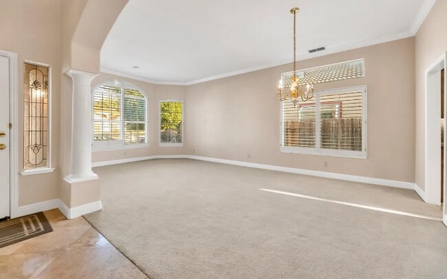Foto del edificio - 9058 Old Creek Dr