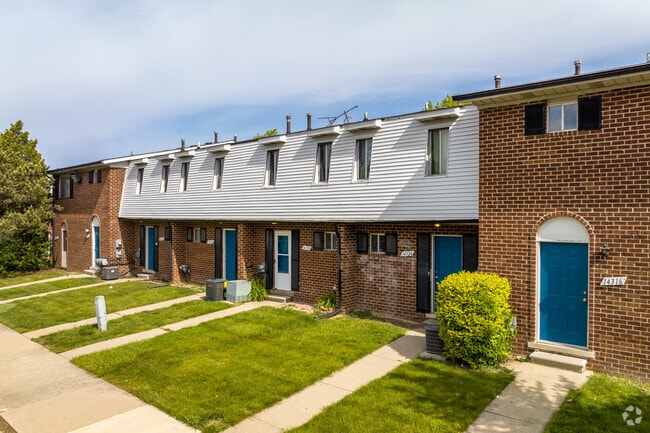 Building Photo - Riverside Townhomes