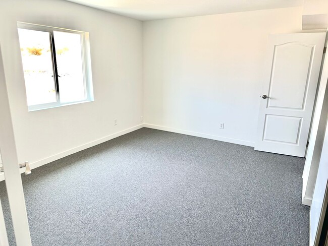 Building Photo - 1344 Jensen Ave