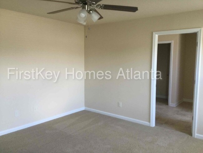 Building Photo - 440 Lake Ridge Ln