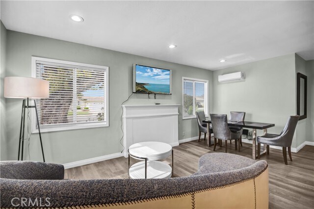 Foto del edificio - 12811 Oaks Ave