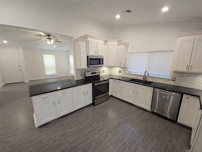 Building Photo - 16 N Circlewood Glen