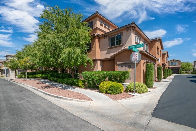 Foto del edificio - Beautiful Townhome in Summerlin