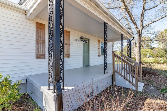 Foto del edificio - Cute 3 Bed/2 Bath Farmhouse!