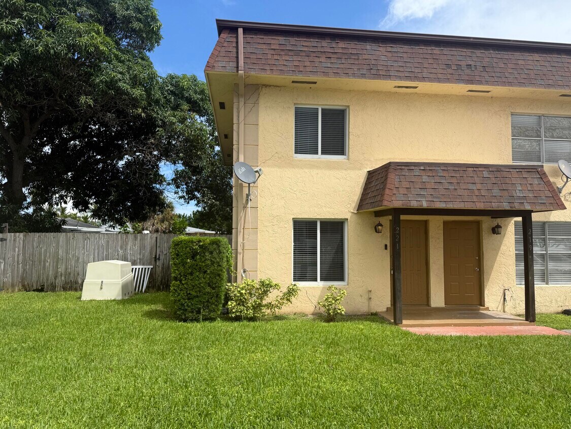 Foto principal - 221 10th St