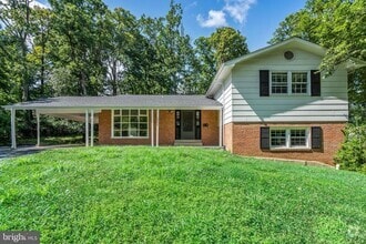 6828 Winter Ln