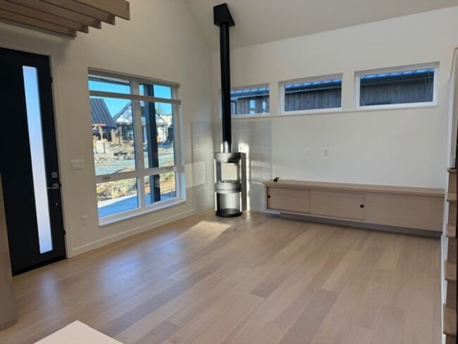Building Photo - 3270 NW Celilo Ln