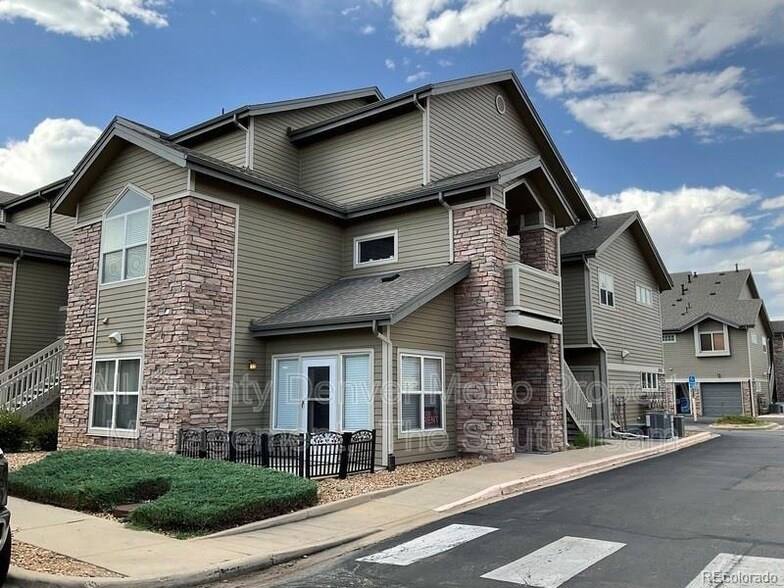 Foto principal - 3235 S Walden Ct