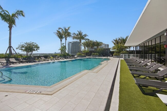 Building Photo - Aura North Miami Beach