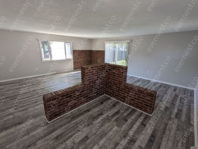 Building Photo - 1124 Seymour Rd