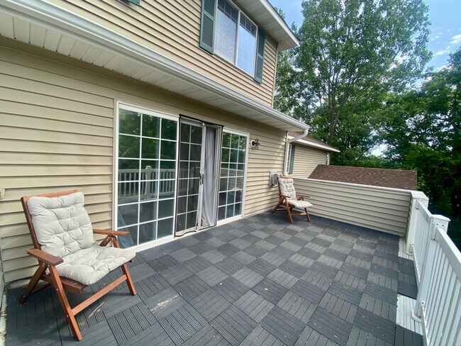 Foto del edificio - 4987 Grenwich Ave N