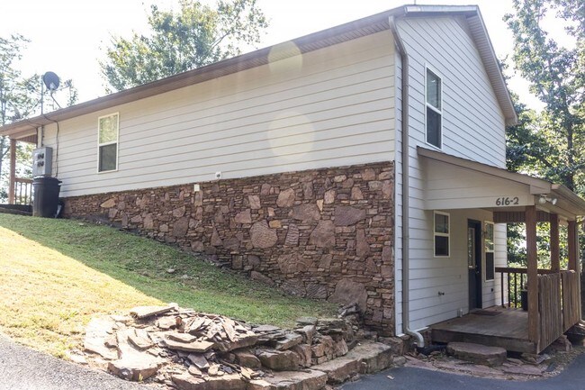 Building Photo - 616 N Cunningham Road 1