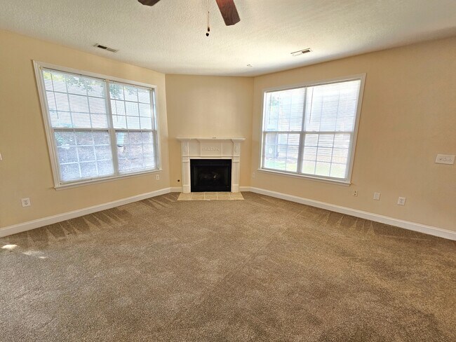 Building Photo - 20 Roselite Cir