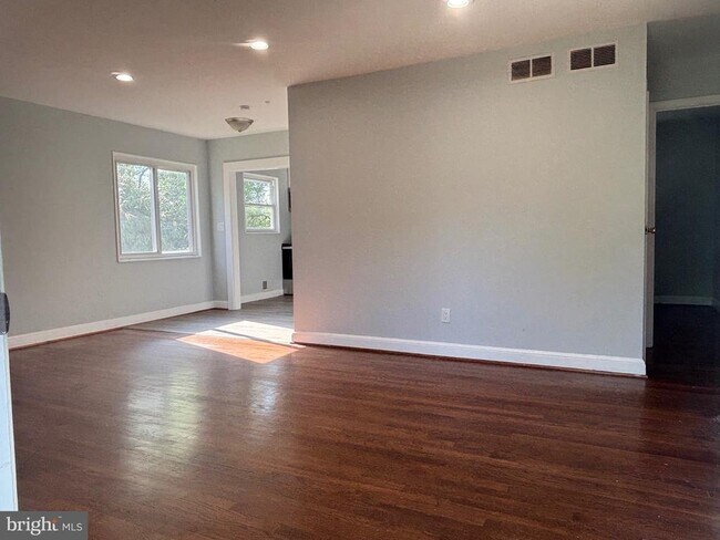 Foto del edificio - 9103 Wallace Rd