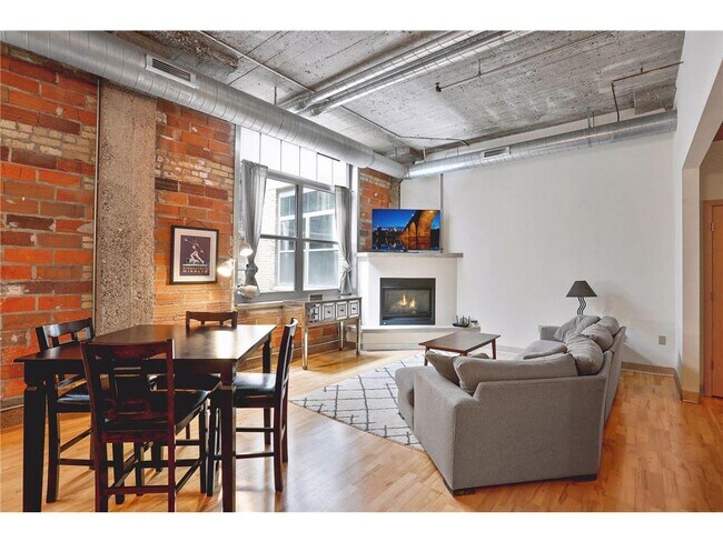 Building Photo - 521 S 7th St