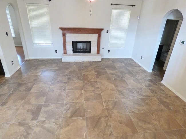 Building Photo - 2100 Hilton Head Dr