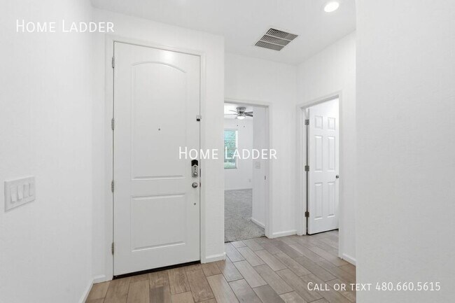 Foto del edificio - 3234 E Dogwood Pl