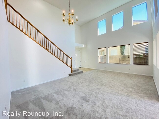 Building Photo - 5 br, 3 bath House - 7696 Masters St