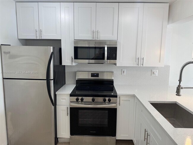 Foto del edificio - 492 NW 165th St