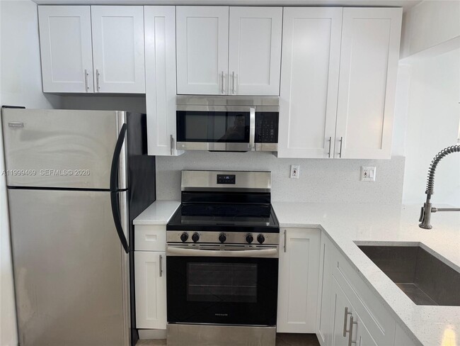 Building Photo - 492 NW 165th St