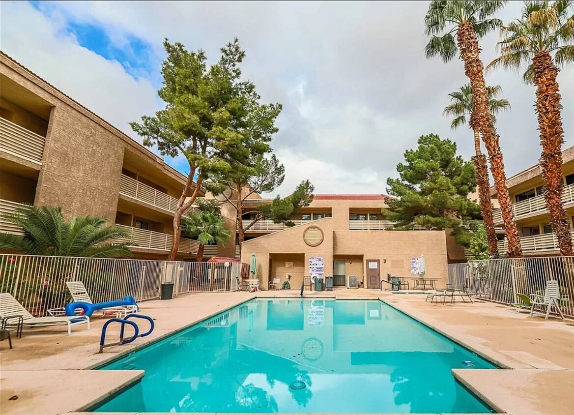 Foto principal - 2221 W Bonanza Rd