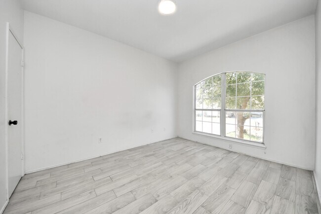 Foto del edificio - 10217 Teneha Dr