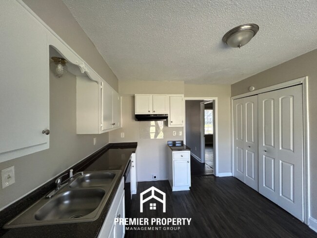 Foto del edificio - 3720 Pembrook Cove