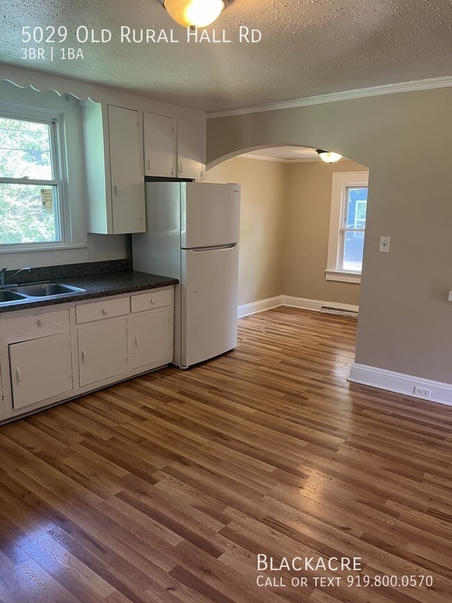 Building Photo - Nice 3BR single family home