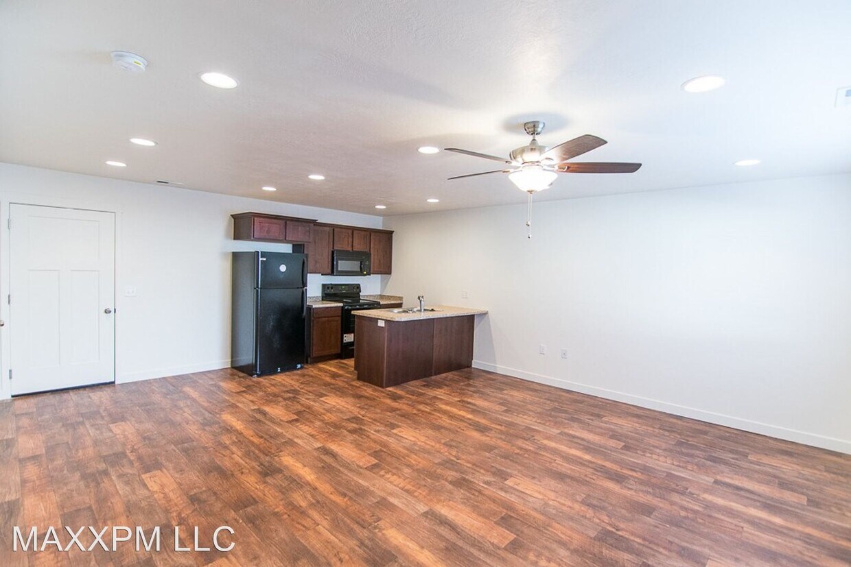 Primary Photo - 3 br, 2.5 bath House - 819 E 500 S #D