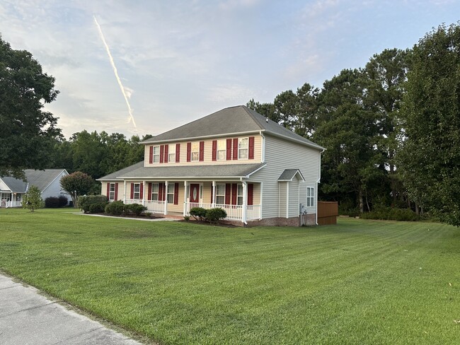 Building Photo - 421 Holly Ln
