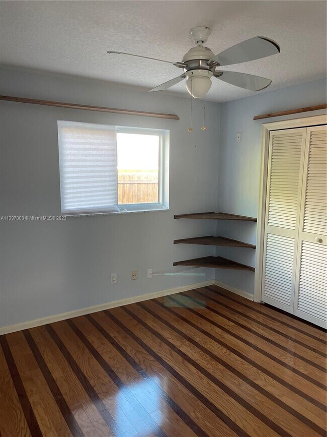 Building Photo - 2020 7th Ct S