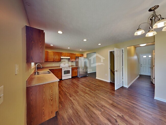 Foto del edificio - 5960 Driftwood Ct