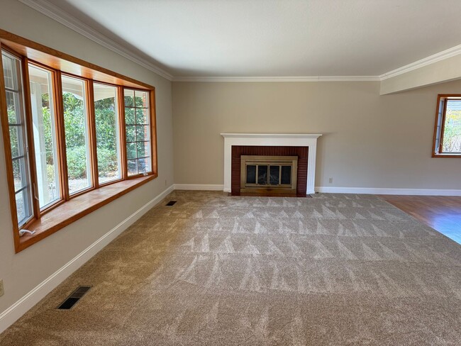 Building Photo - Spacious single level home in Moraga-Premi...