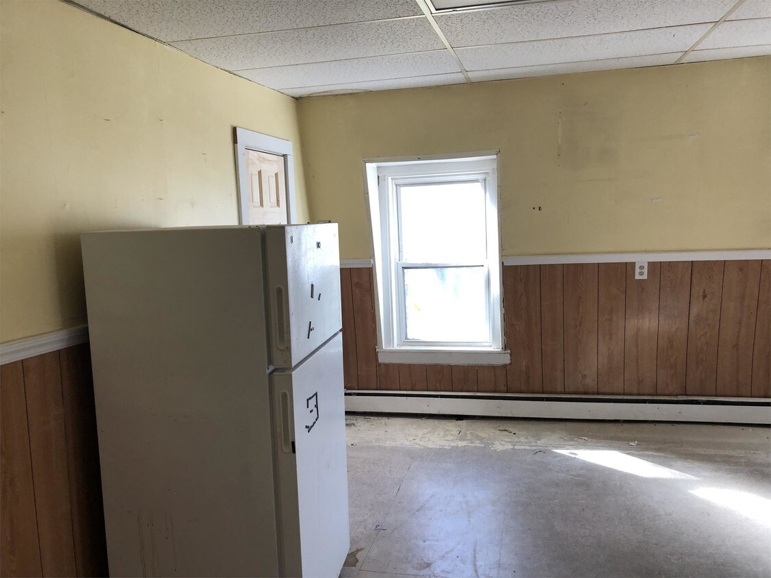 434 Crescent St Unit 6, Athol, MA 01331 Apartment for Rent in Athol