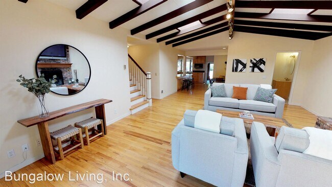 Foto del edificio - 1 br, 1 bath Room For Rent - 562 Military Way